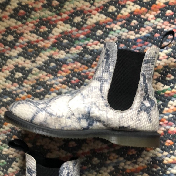 Doc Martens Snakeskin Flora Womens 10 pull on boot - Picture 4 of 9